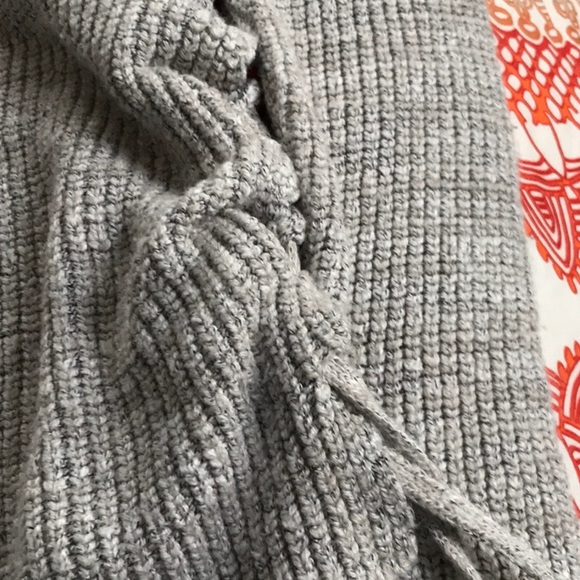 Long sleeve sweater with cross sides - Picture 3 of 5